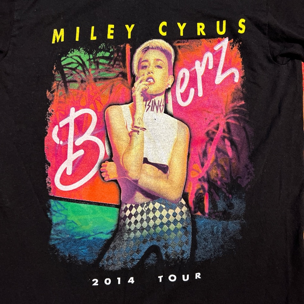 Miley Cyrus Bangerz 2014 Tour Full Front and Back Graphic Black T-Shirt - Picture 2 of 8